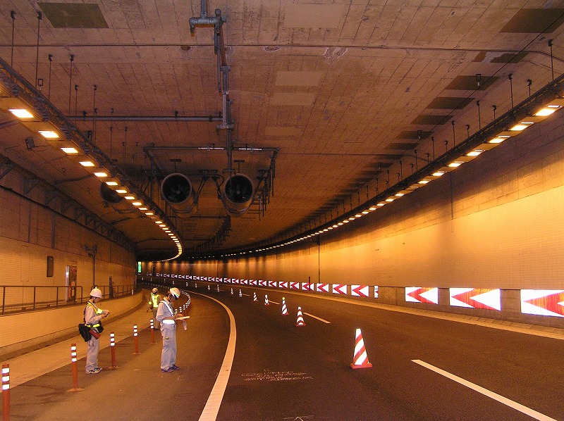 高速道路上（トンネル）点検状況
